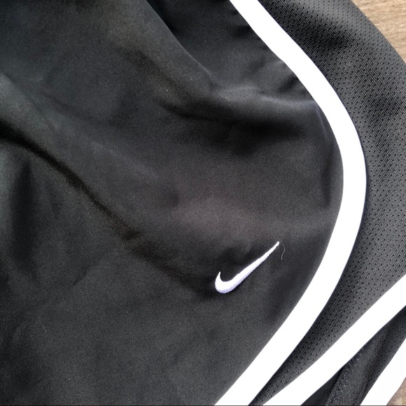 Nike Women’s running shorts - Picture 2 of 4